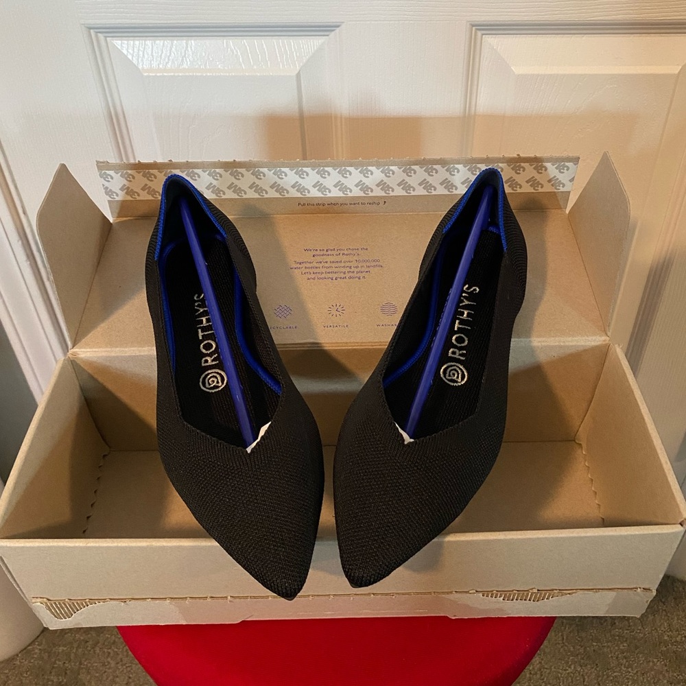 NIB Rothy's Flat Point Shoes 8.5 Black